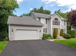 11 Meader Pond Rd, Lincoln, RI 02865