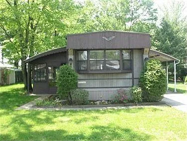 55 Parkway Dr photo 1