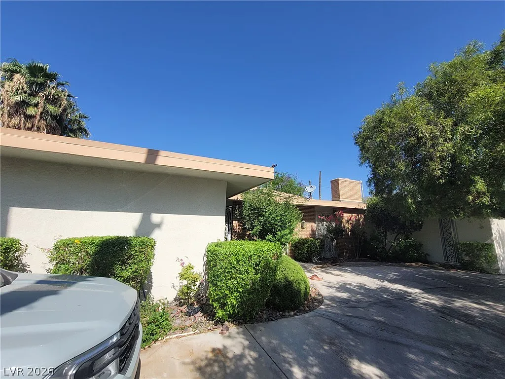 4 bed, 2.5 bath, 2936 sqft, $3,650 — Photo 4