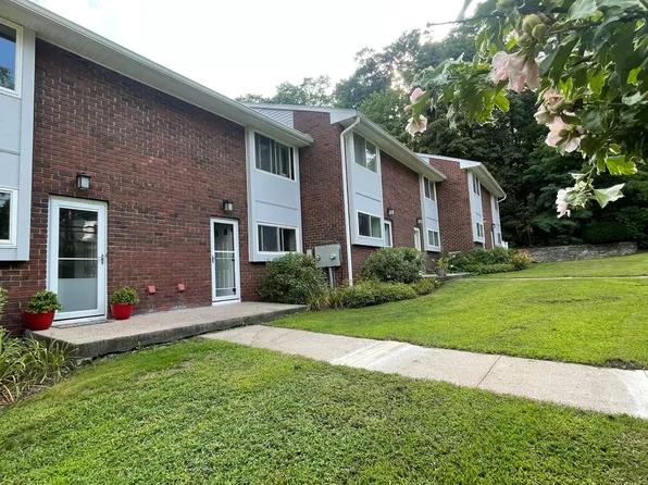 10 Massaco St APT Q, Simsbury, CT 06070