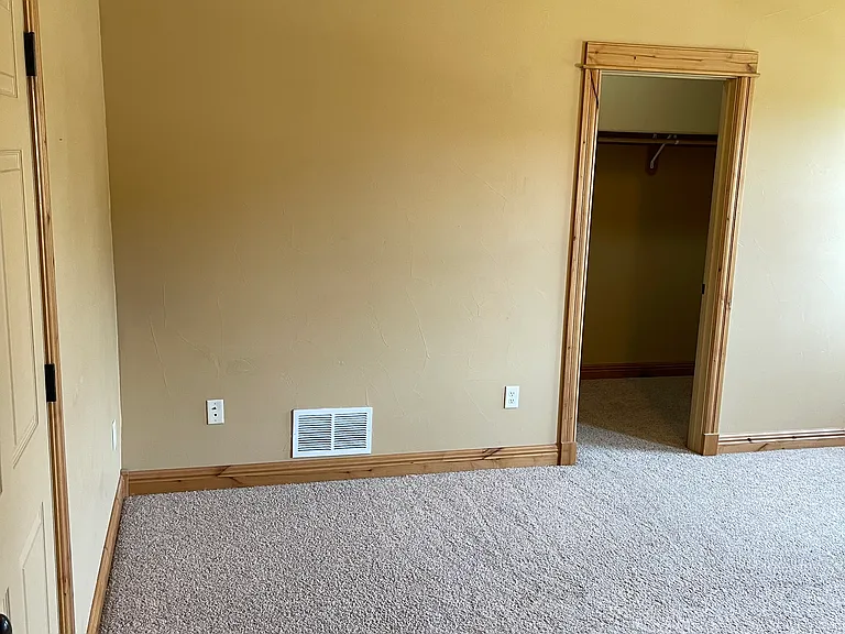 905 Saxon Way #D — Photo 35
