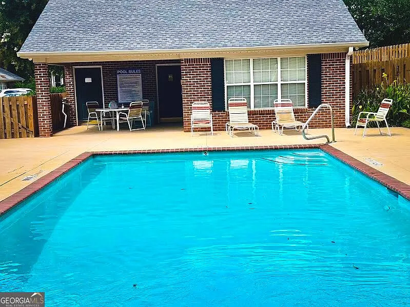 2 bed, 1.5 bath, 1005 sqft, $1,395 — Photo 3