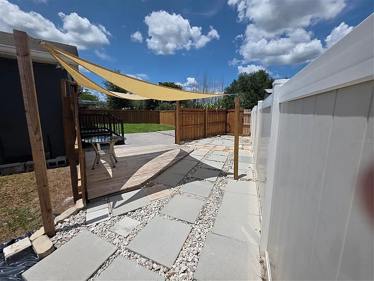 8 Poinsettia Dr — Photo 25