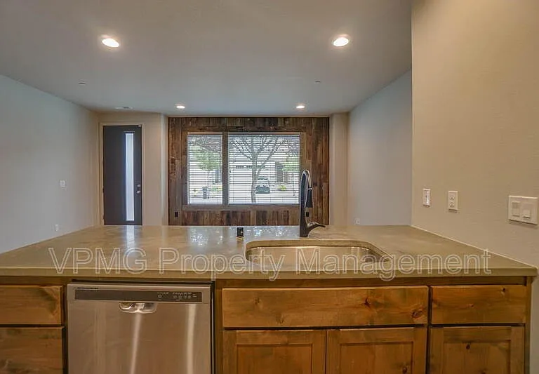 137 N 44th Pl — Photo 8