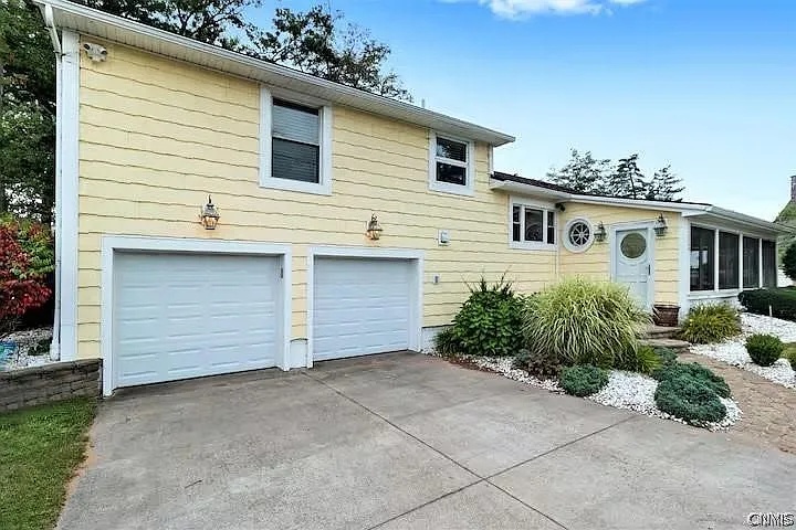 3 bed, 2.0 bath, 1652 sqft, $3,500 — Photo 2
