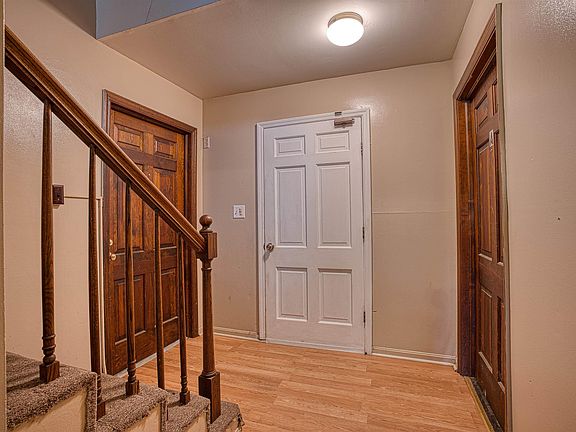 2nd image of 625 Village Ln