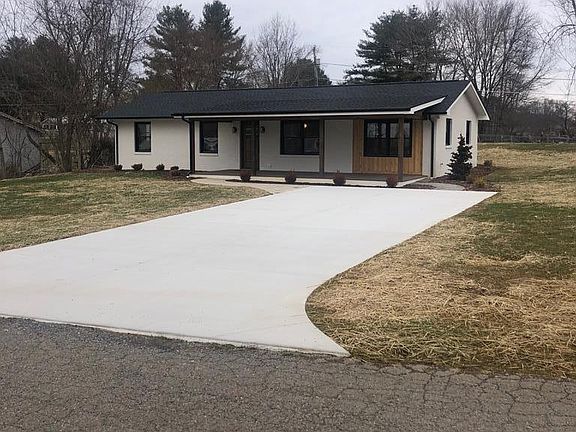 3rd image of 18437 Eden Ln