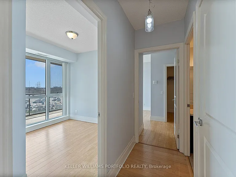 39 Upper Duke Cres #607 — Photo 15