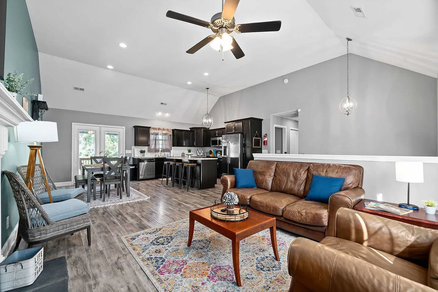 4 bed, 3.0 bath, 1894 sqft, $4,723 — Photo 2