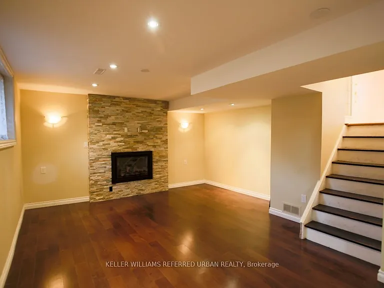 2255 Urwin Cres — Photo 8