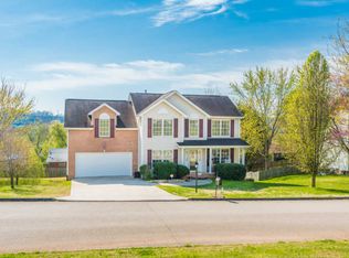 229 Country Walk Dr, Powell, TN 37849