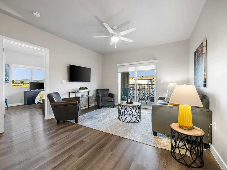 Granite Mountain Apartments — Photo 18