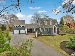 324 Chestnut St, Lynnfield, MA 01940