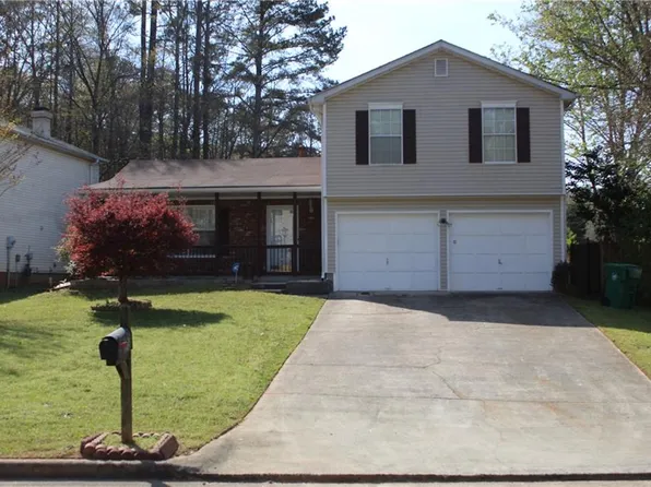 829 Carlingford Pl, Lithonia, GA 30058
