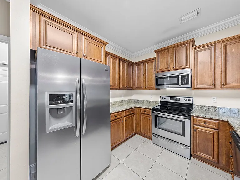 302 Palm Blvd N — Photo 16