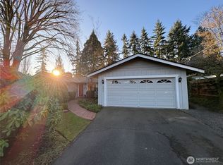 9833 NE 23rd St, Bellevue, WA
