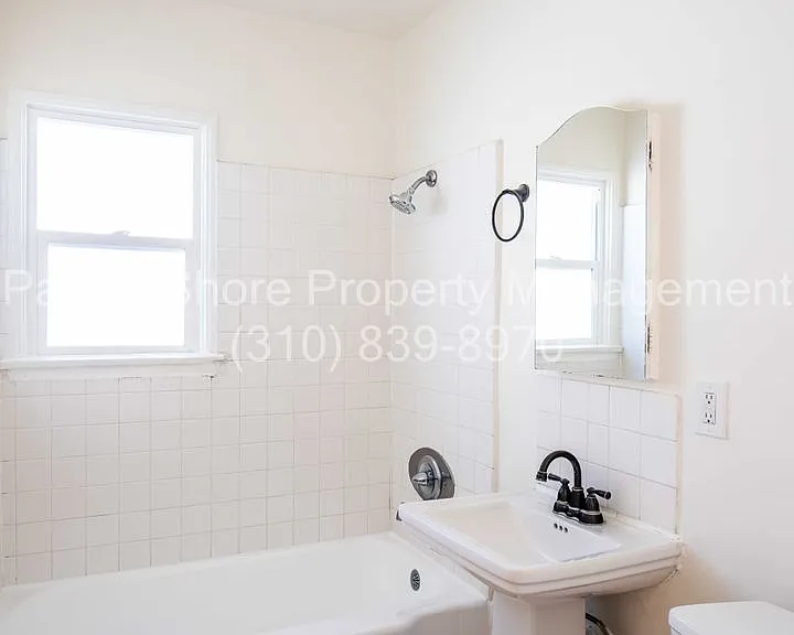 14220 Gilmore Apartments — Photo 11
