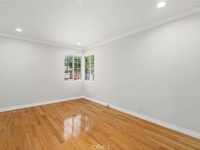 6508 Mammoth Ave — Photo 18