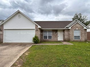 320 Chateau Dr, Fort Smith, AR 72908