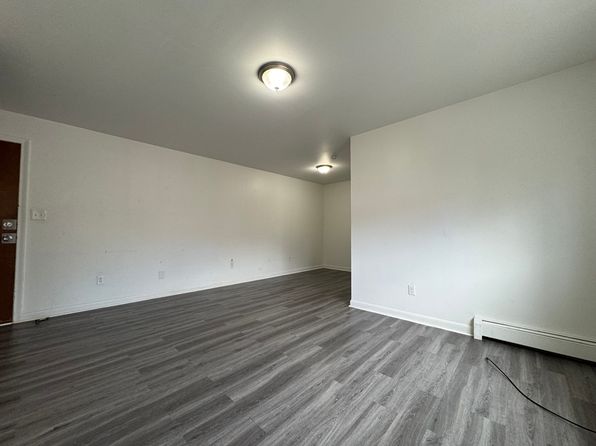 30-307 Evergreen Ave