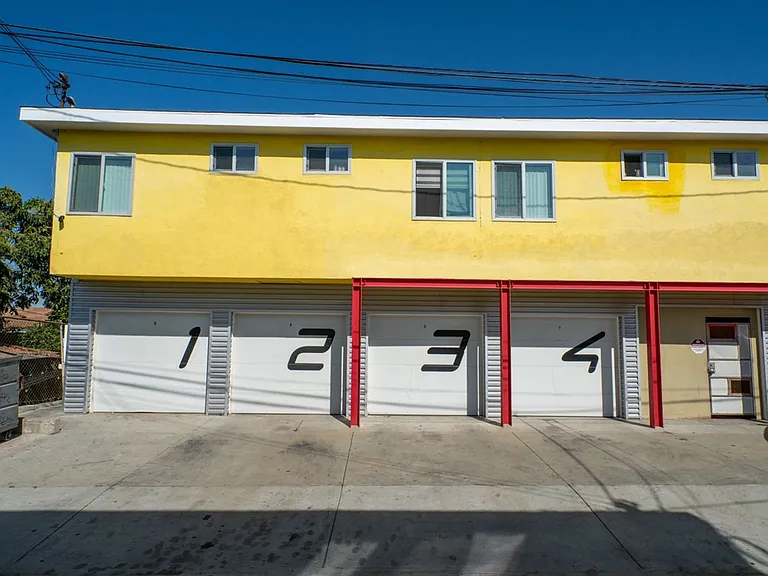 210 E 29th St — Photo 15