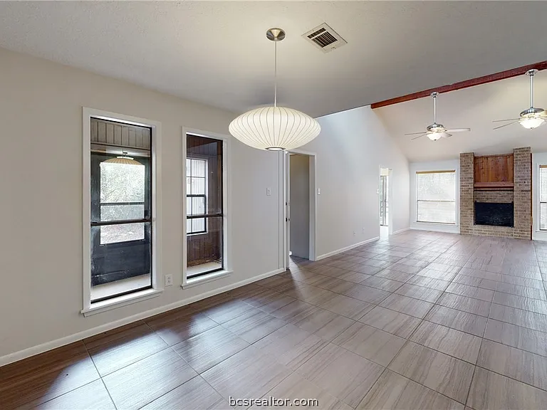 3204 Wilderness Rd — Photo 2