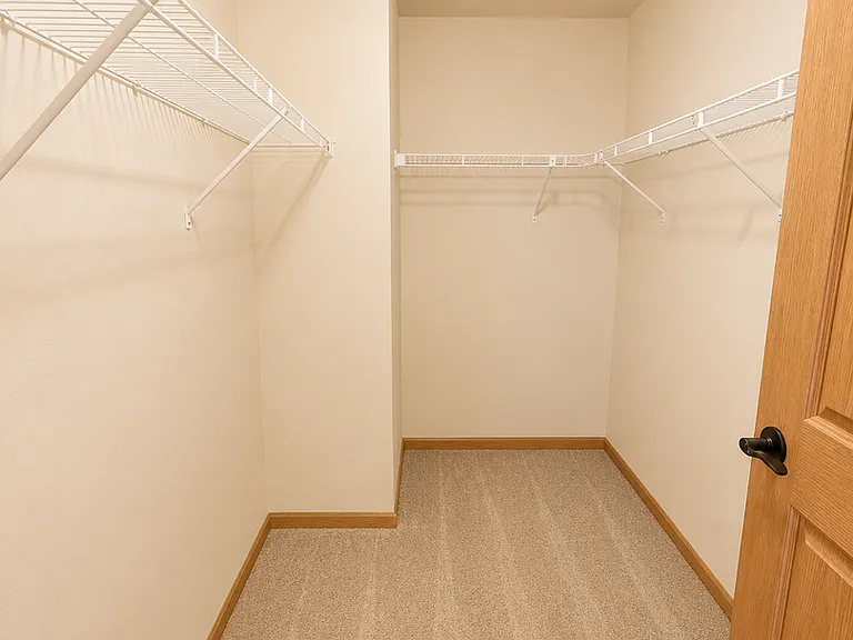 Berry Pointe Luxury Apartments — Photo 36