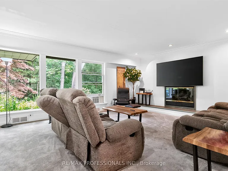 89 Valecrest Dr — Photo 5