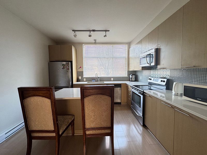 Surrey Townhouse for rent - 3 Bedrooms — photo 10