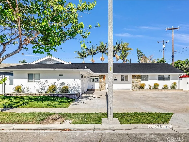 2751 San Carlos Ln — Photo 2
