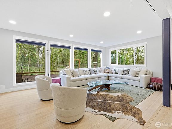 5th image of 3102 NE Royal Oaks Drive