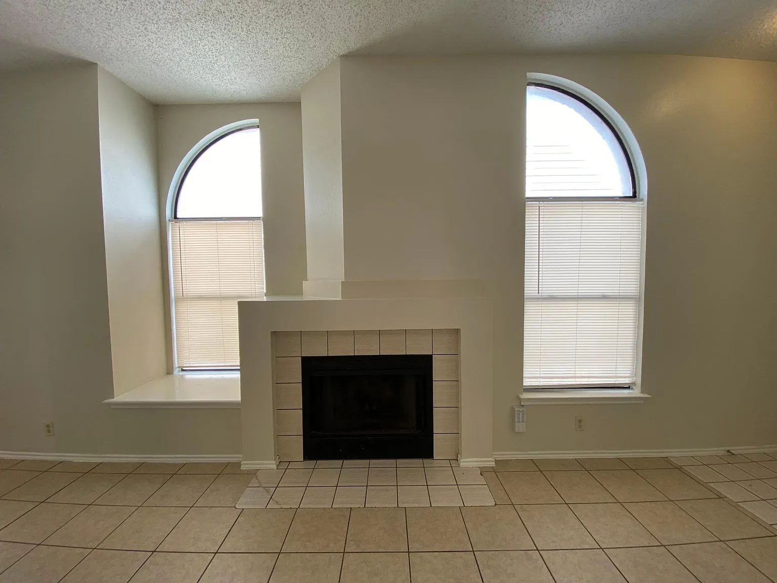 3 bed, 1032 sqft, $1,500 — Photo 3