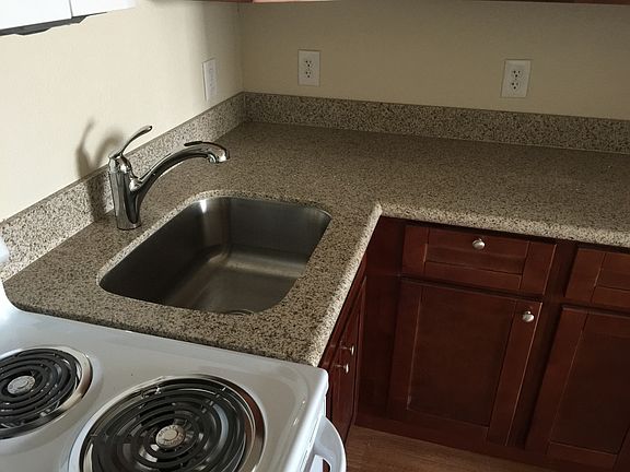Kitchen sink with pull out sprayer & granite countertops