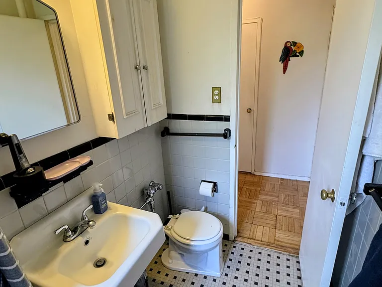 550 Grand St #H7F — Photo 6