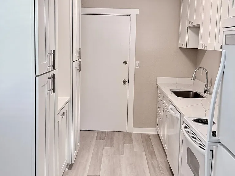 696 Kestner Rd — Photo 2