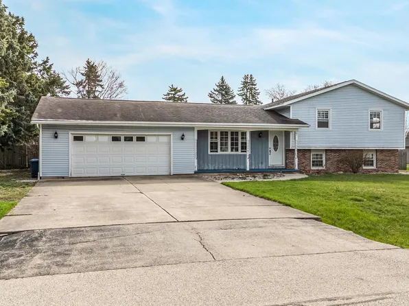 727 Dawn Ct, Neenah, WI 54956