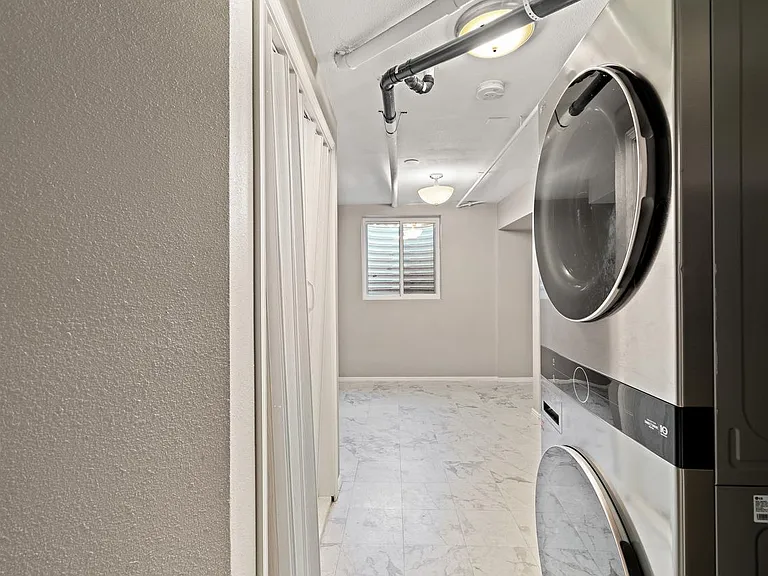 4426 W Irving St — Photo 23