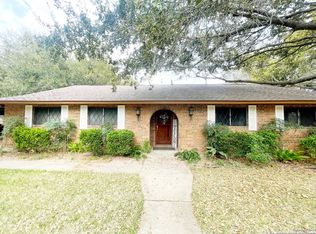 1041 Malone Dr, Devine, TX 78016