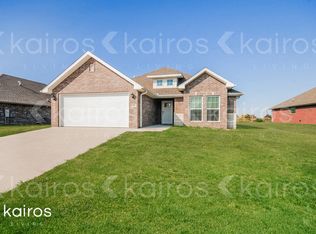 109 Pin Oak St, Gentry, AR 72734