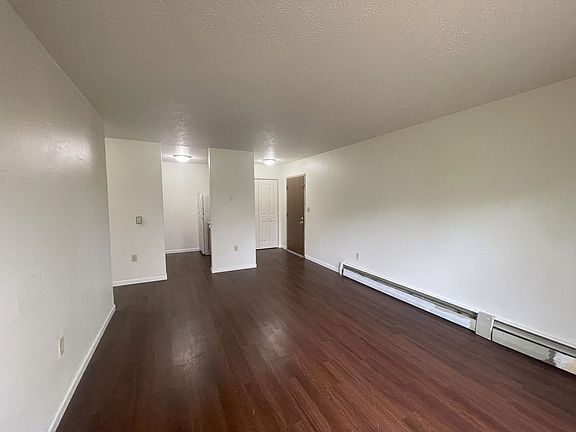 4th image of 204 S Hess St #106