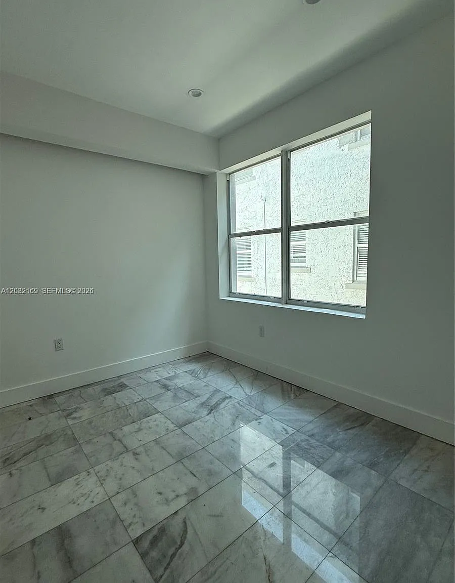 1560 Drexel Ave — Photo 4