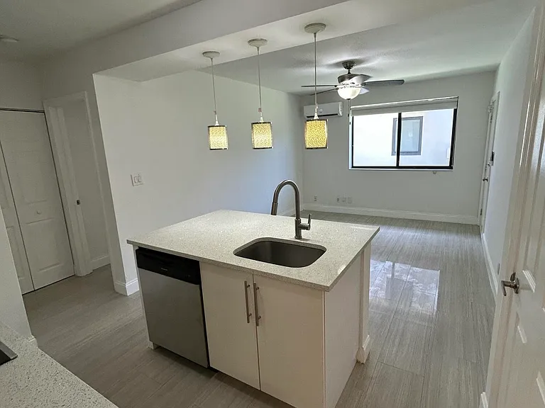 914 NE 15th Ave #1 — Photo 7