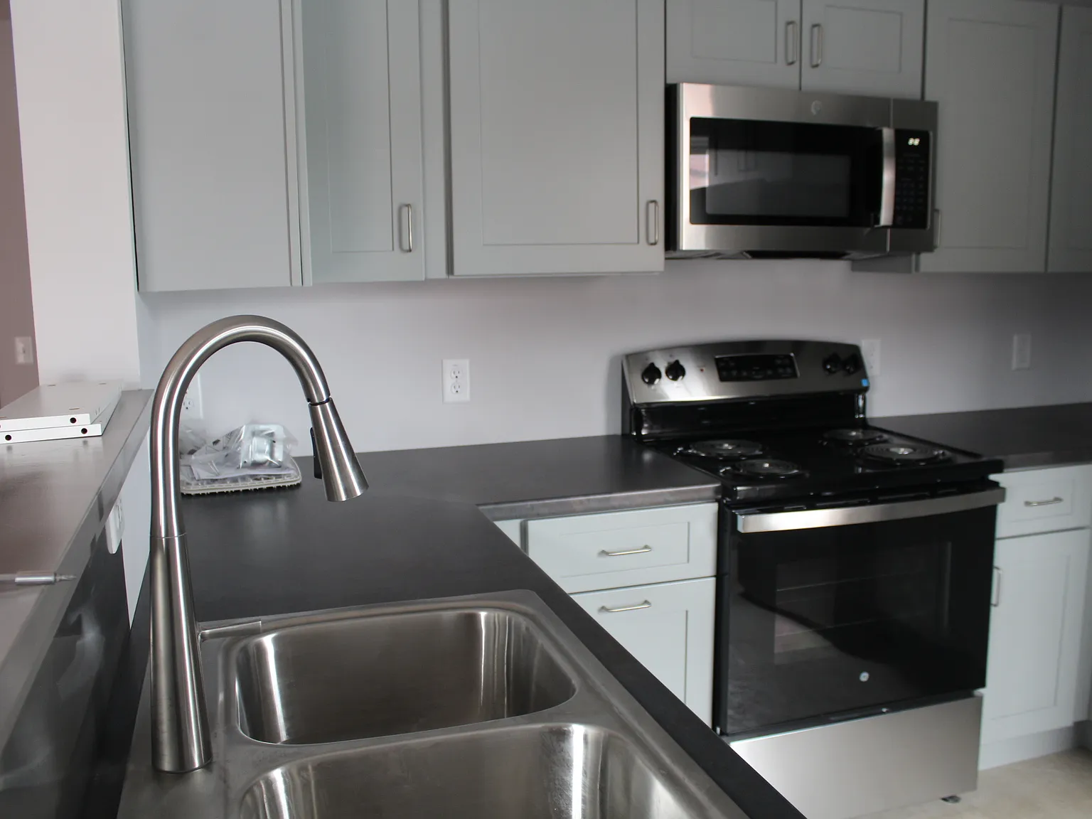 2 bed, $1,900 — Photo 2