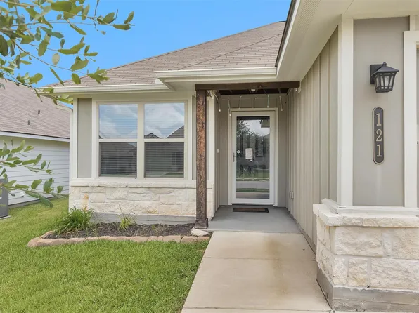 121 Dove Landing Ct, Navasota, TX 77868