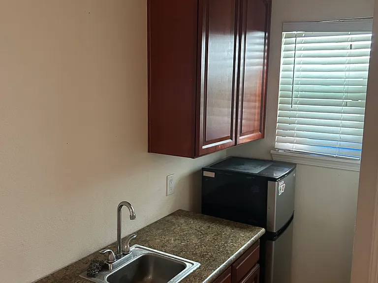 2238 Gunn Rd #4 — Photo 9