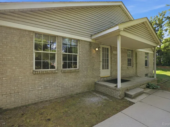 47078 Auburn Ct, Shelby Township, MI 48317
