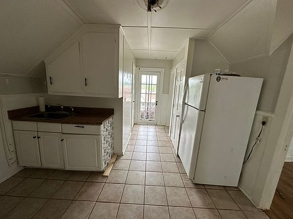 5th image of 46 Pulaski St Floor 3