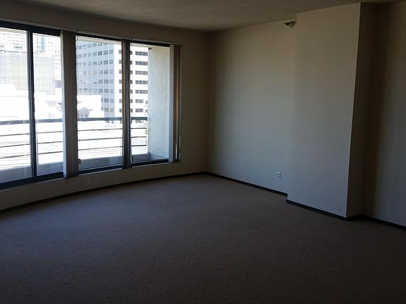 4th image of 300 3rd St APT 821
