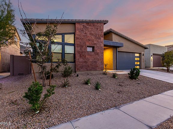 3rd image of 1115 E PASEO Way