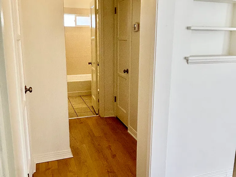 1214 W Victory Blvd — Photo 17